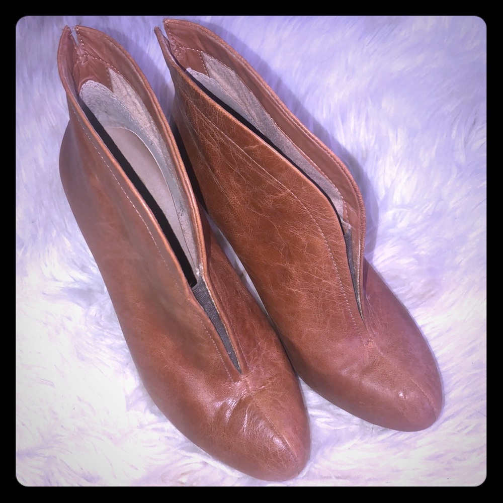 Jessica Simpson, heeled boots